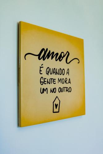 a sign that says amen i cannot a gentle moko im no intro at Container Bem-te-Vi! in Siderópolis