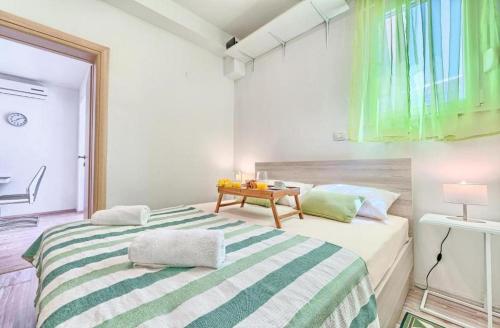 Family-friendly apartments with swimming pool Kastel Luksic, Kastela - 20582
