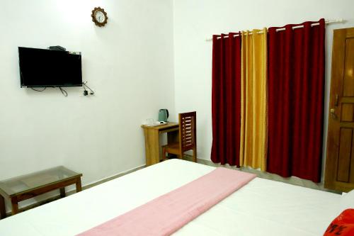 Ένα ή περισσότερα κρεβάτια σε δωμάτιο στο Thekkady Homes