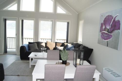 a living room with a couch and a table at Helt ny rorbu på Slyngstad i Ålesund Kommune in Ålesund