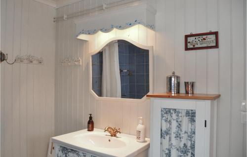 a bathroom with a sink and a mirror at Gorgeous Home In Finnestad With Wifi in Säffle