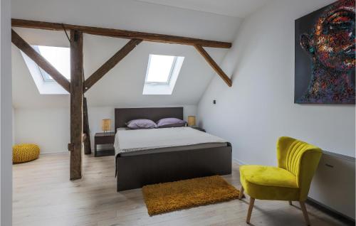 een slaapkamer met een bed en een gele stoel bij Lovely Home In Koritna With Wifi 