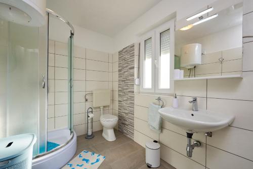 Ένα μπάνιο στο House Dvor