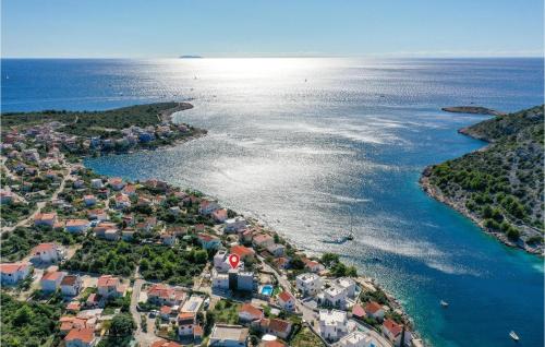 Ten-Bedroom Holiday Home In Razanj