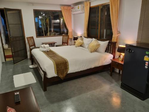 a bedroom with a large bed in a room at Meyers Hua Hin in Hua Hin