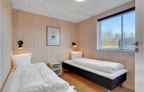 Postel nebo postele na pokoji v ubytování Nice Home In Sydals With Kitchen