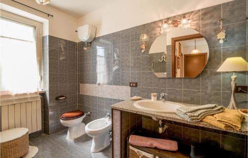 Amazing Home In Roma With Wifi tesisinde bir banyo