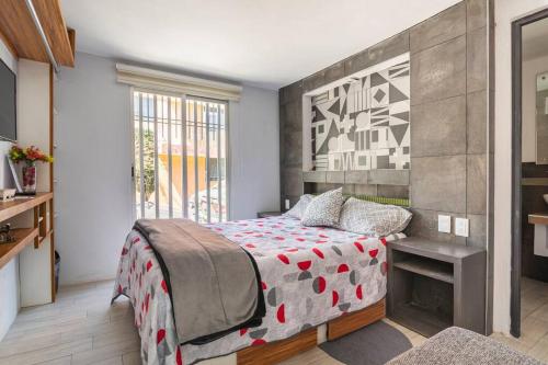 a bedroom with a bed with a red and white blanket at Habitación Lui confortable moderna con baño privado in Mexico City