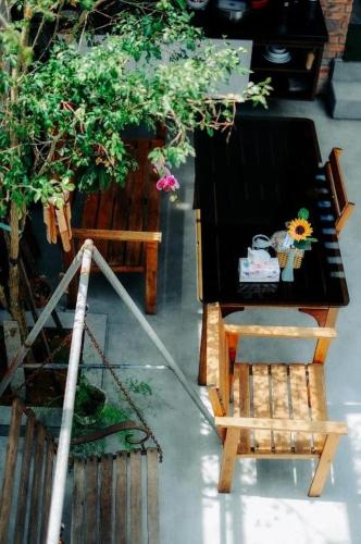a balcony with a table and a bench and flowers at Chi Homestay #4 in Hue