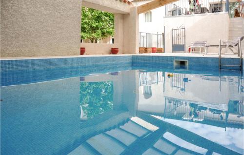 Bazén v ubytování Lovely Home In Montblanc nebo v jeho okolí