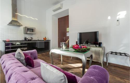 A kitchen or kitchenette at Amazing Apartment In Sevilla With Wifi