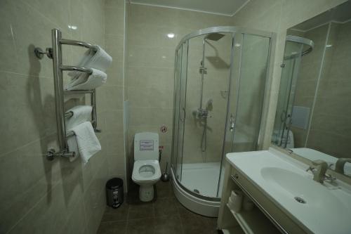 Ένα μπάνιο στο HOTEL NAVRUZ