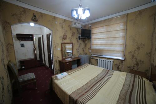 Ένα ή περισσότερα κρεβάτια σε δωμάτιο στο HOTEL NAVRUZ