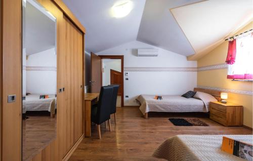 Llit o llits en una habitació de Stunning Home In Hr-52215 Vodnjan With Wifi