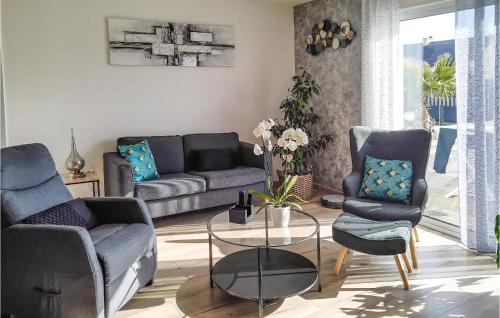 Χώρος καθιστικού στο 3 Bedroom Gorgeous Home In Milizac