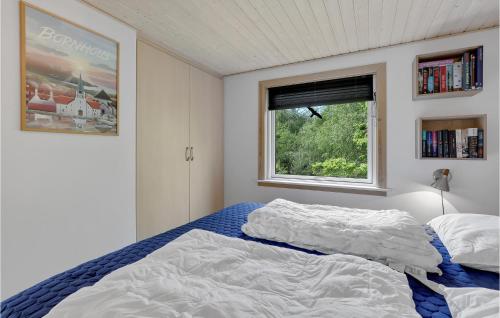 a bedroom with two beds and a window at Perlan in Snogebæk