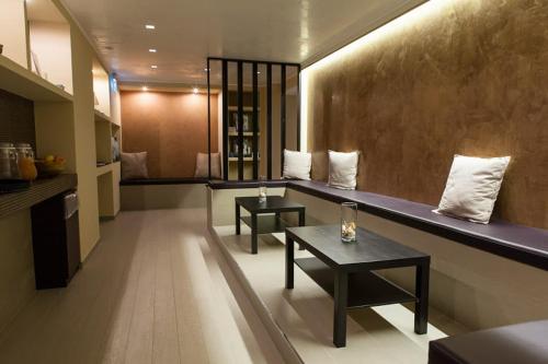 a living room with two tables and a bench at Hotel 4 Venti spa & wellness in Sestri Levante
