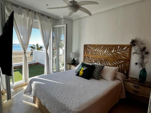 a bedroom with a bed with a view of the ocean at Ático Good Vibes in Rota