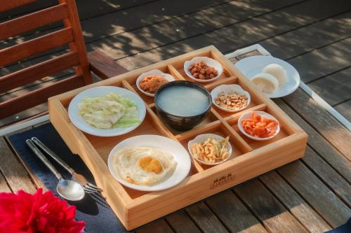 ホームステイの敷地内または近くでの食事または食べ物