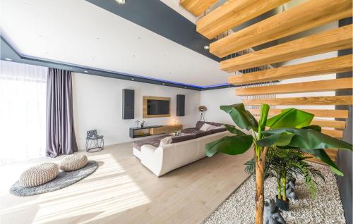 Gorgeous Home In Kastel Stari