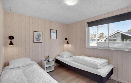 Postel nebo postele na pokoji v ubytování Cozy Home In Vggerlse With Wifi