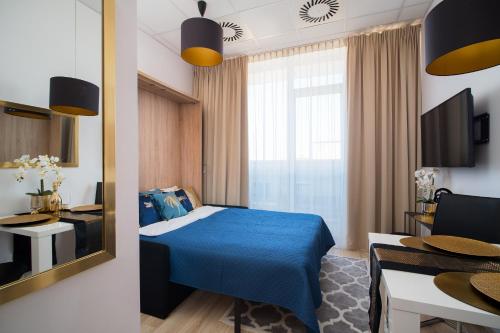 A bed or beds in a room at Aleje Jerozolimskie 216 Perfect Apart