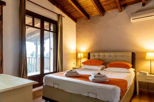 Postel nebo postele na pokoji v ubytování Porto Koufo Resort