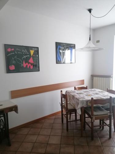 a dining room with a table and chairs at Sweet Home Casa Vacanze "Il Bilocale" in Songavazzo