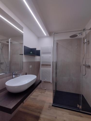 Ένα μπάνιο στο LA CORTESE by La Rondinella Apartments