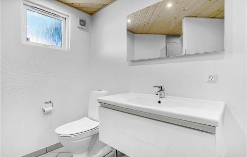 Koupelna v ubytování Lovely Home In Idestrup With Sauna