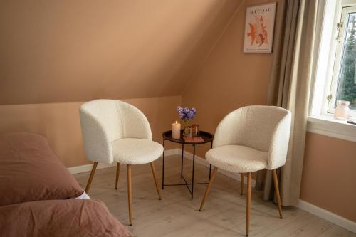 two chairs and a table in a room at Mosters Bed & Breakfast in Guldborg
