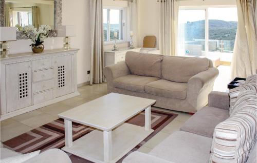 O zonă de relaxare la Gorgeous Home In Budens