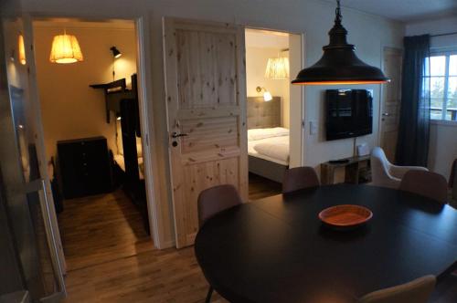 a room with a table and a bedroom with a bed at Björnrike Vemdalen utsikt över Sonfjället in Vemdalen