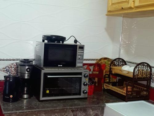 a microwave sitting on top of a kitchen counter at elkbira in Salé