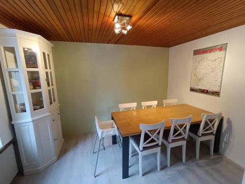 Fotografie z fotogalerie ubytování Feriënhaus Hohe Acht v destinaci Siebenbach