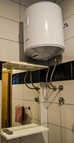 a light in a bathroom with a mirror at Vila Alić in Šišava