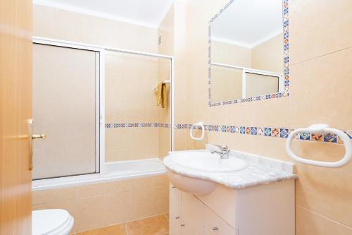 a bathroom with a sink and a shower and a toilet at Recanto da Galé by Umbral in Albufeira