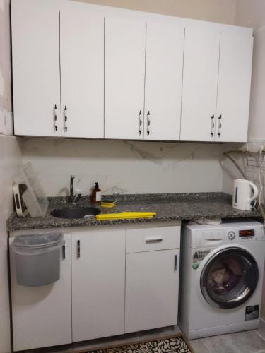 Dapur atau dapur kecil di Nelly Guesthouse