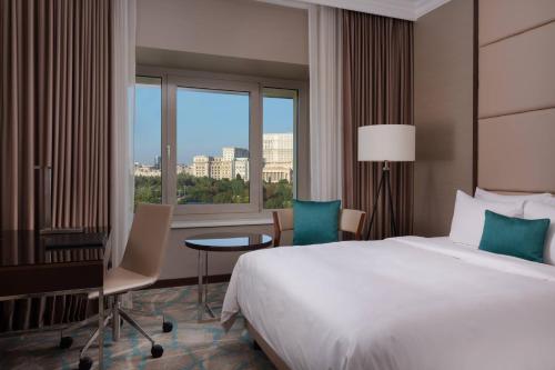 Una cama o camas en una habitación de JW Marriott Bucharest Grand Hotel