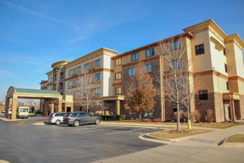 a parking lot with cars parked in front of a building at Courtyard Des Moines West-Jordan Creek in West Des Moines