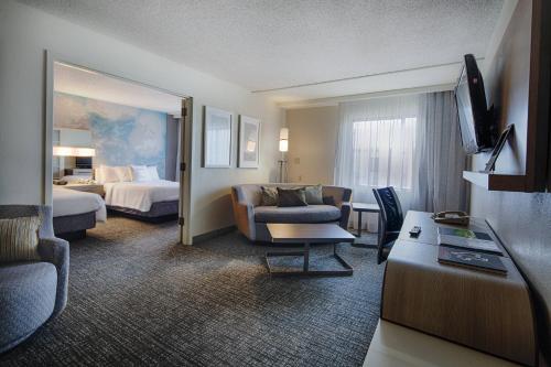 Area tempat duduk di Courtyard by Marriott Dallas DFW Airport North/Irving
