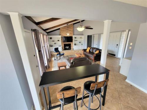 Modern Spacious Gaming Residence – Photos 4