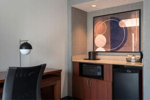 a room with a table and a counter with a microwave at Courtyard By Marriott Baltimore Hunt Valley in Hunt Valley