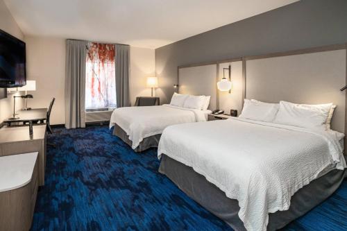 Säng eller sängar i ett rum på Fairfield Inn & Suites by Marriott Kearney