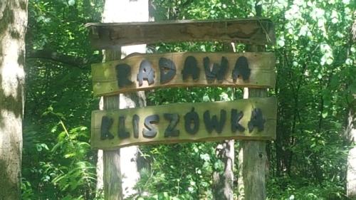 a sign for a zoo with graffiti on it at Domki RADAWA na Kliszówce in Radawa