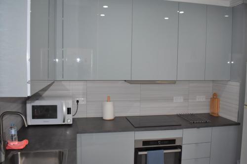 Torri apartments - 3 mins walk to beach photo 14