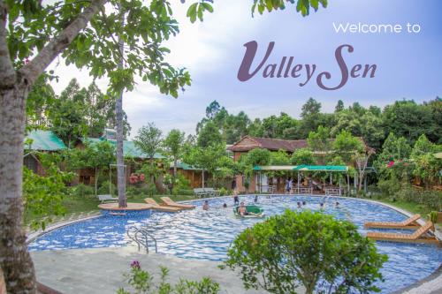 - Piscina en el complejo de safari del valle en Phu Quoc Valley Sen Bungalow en Phu Quoc