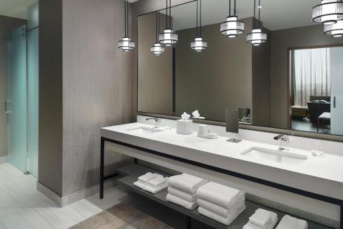 a bathroom with two sinks and a large mirror at Lexington Marriott City Center in Lexington