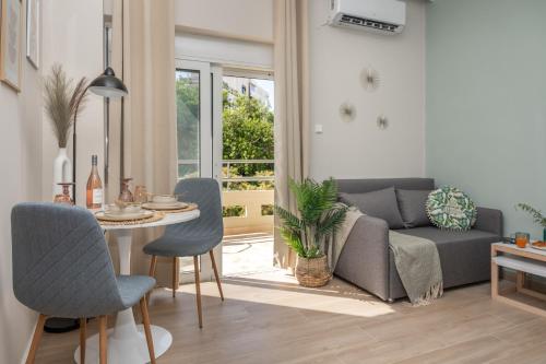 A seating area at Studio 71!Charming flat in Chania