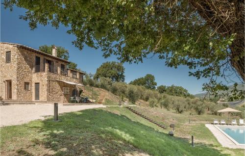 an external view of a stone house with a swimming pool at Nice Home In Lugnano In Teverina in Lugnano in Teverina